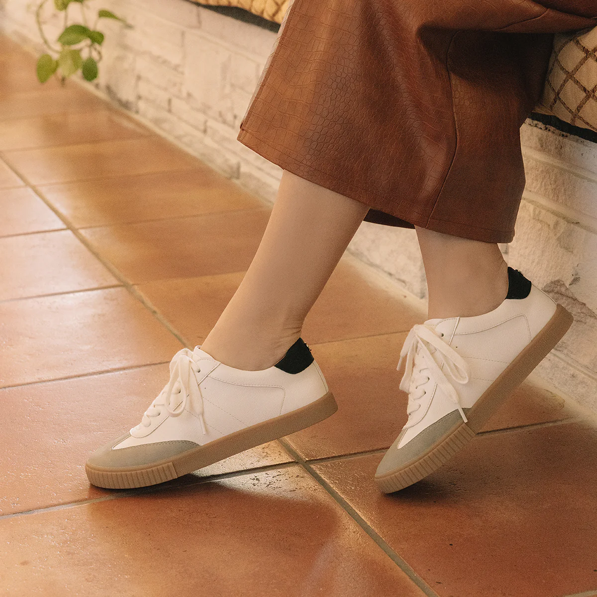 Dinia Low-Top Sneaker - Image 11