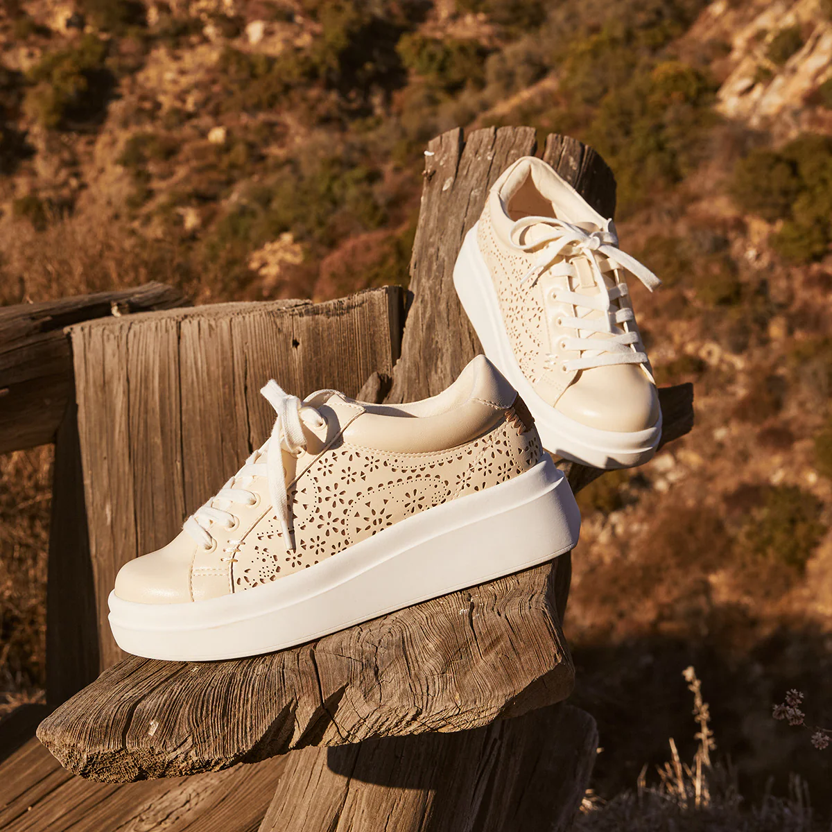 Everlie Flatform Sneaker - Image 9
